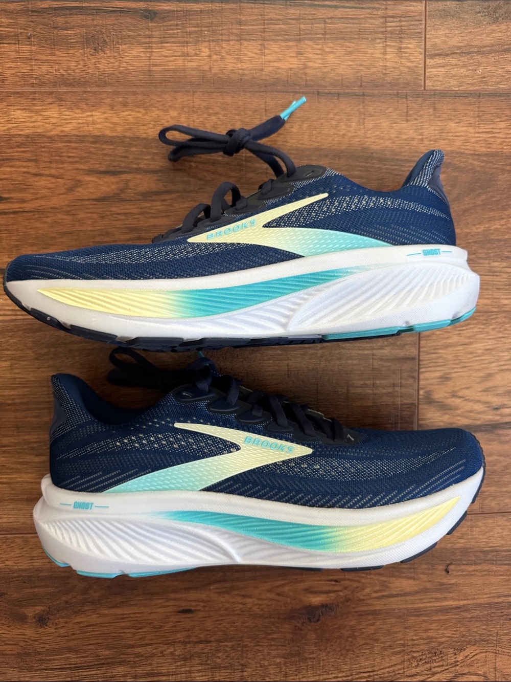 Women’s Brooks Ghost 17 Running Shoes sz: 10